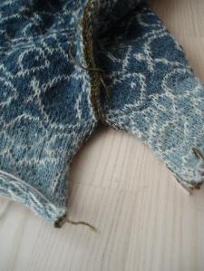 cutting-armhole-steeks